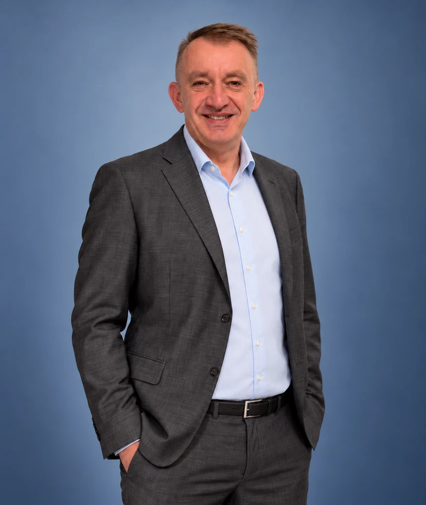 Porträt von Dejan Hense